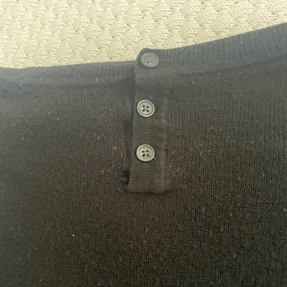 Banana Republic long sleeve v-neck black sweater - Picture 6 of 10